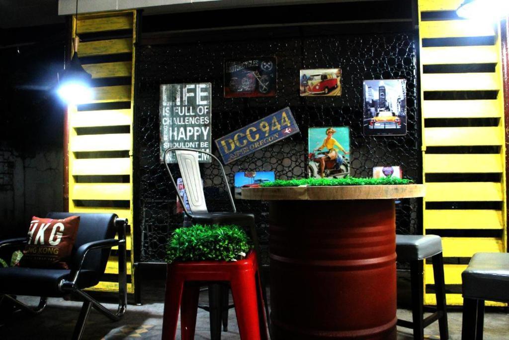 Tropical Breeze Hostel Cebu - Cebu Center Екстер'єр фото